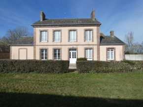 Maison de caractère avec jardin clos, idéale pour familles, proche sentiers de randonnée - FR-1-581-88
